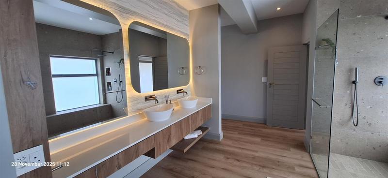 5 Bedroom Property for Sale in Outeniqua Strand Western Cape